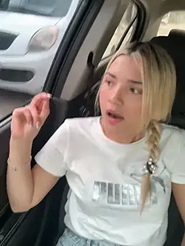 Snapshot of Sarita-candy chatting on January 4, 2025, 4:43 pm Sarita-candy online show from January 4, 2025, 4:43 pm