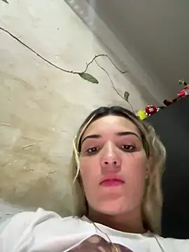 Snapshot of Sarita-candy chatting on March 15, 2025, 2:12 pm Sarita-candy online show from March 15, 2025, 2:12 pm