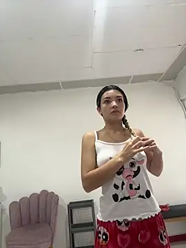 Snapshot of Sarita-candy chatting on September 18, 2025, 11:34 am Sarita-candy online show from September 18, 2025, 11:34 am