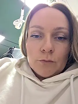 Snapshot of Bondgirl_013 chatting on April 9, 2026, 5:07 pm Bondgirl 013 online show from April 9, 2026, 5:07 pm
