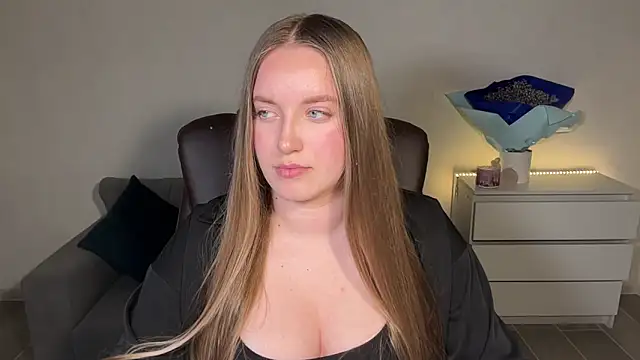 EvaMaddison online show from June 6, 2026, 8:57 pm