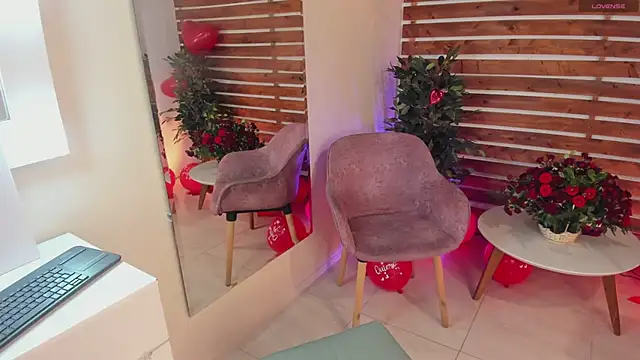 Snapshot of _MeganRain chatting on February 15, 2025, 6:44 am MeganRain online show from February 15, 2025, 6:44 am