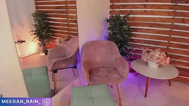 Snapshot of _MeganRain chatting on February 21, 2025, 8:07 am MeganRain online show from February 21, 2025, 8:07 am