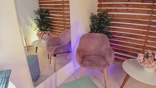 Snapshot of _MeganRain chatting on March 1, 2025, 9:51 am MeganRain online show from March 1, 2025, 9:51 am