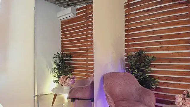 Snapshot of _MeganRain chatting on March 6, 2025, 4:08 am MeganRain online show from March 6, 2025, 4:08 am