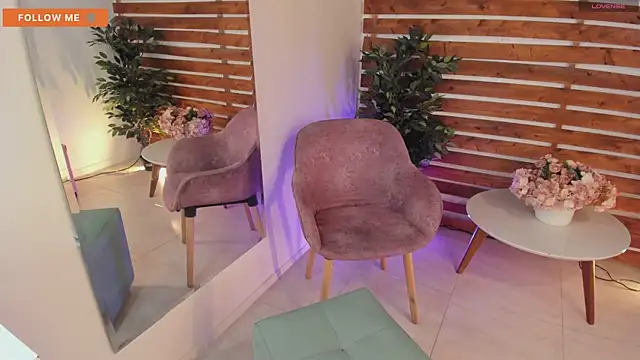 Snapshot of _MeganRain chatting on March 8, 2025, 9:28 am MeganRain online show from March 8, 2025, 9:28 am