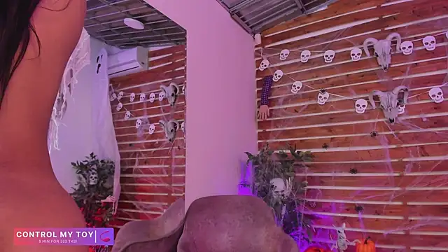 Snapshot of _MeganRain chatting on October 29, 2025, 6:59 am MeganRain online show from October 29, 2025, 6:59 am