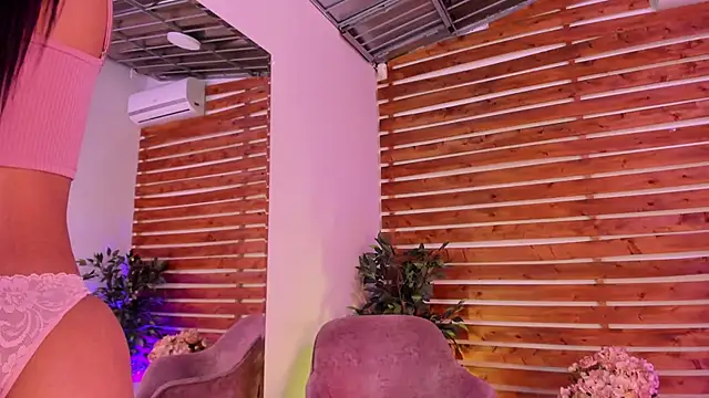 Snapshot of _MeganRain chatting on November 12, 2025, 8:48 am MeganRain online show from November 12, 2025, 8:48 am