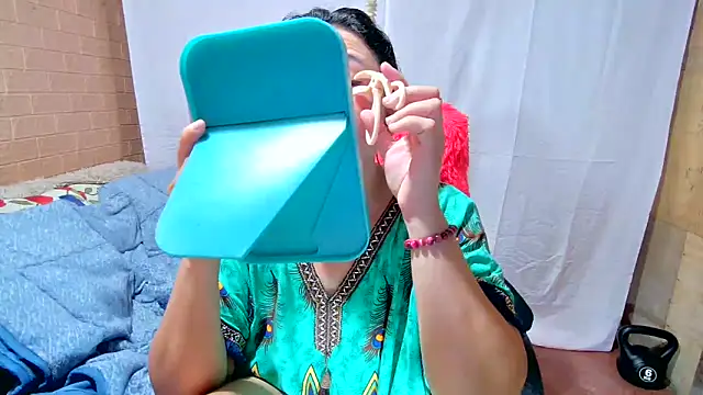 Snapshot of M_e_c_e_l chatting on February 20, 2025, 10:59 pm M e c e l online show from February 20, 2025, 10:59 pm