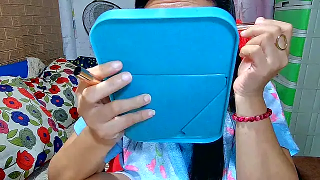 Snapshot of M_e_c_e_l chatting on February 27, 2025, 9:04 pm M e c e l online show from February 27, 2025, 9:04 pm