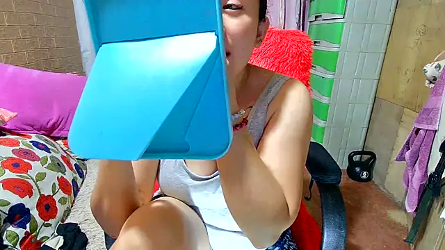 Snapshot of M_e_c_e_l chatting on March 19, 2025, 3:08 pm M e c e l online show from March 19, 2025, 3:08 pm