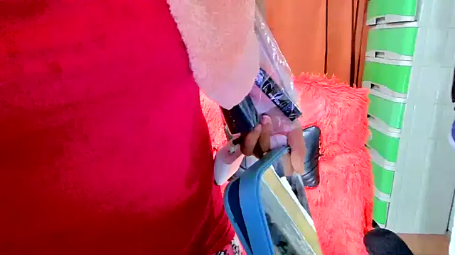 Snapshot of M_e_c_e_l chatting on September 17, 2025, 7:37 pm M e c e l online show from September 17, 2025, 7:37 pm