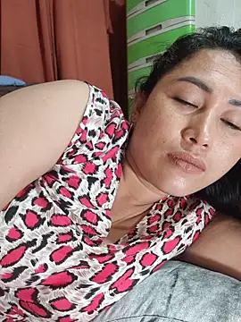 Snapshot of M_e_c_e_l chatting on November 6, 2025, 11:59 pm M e c e l online show from November 6, 2025, 11:59 pm