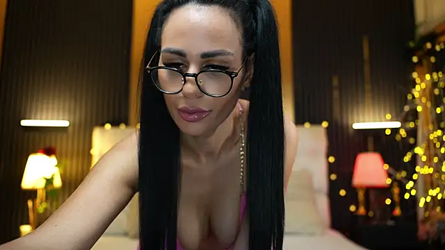 Lorettelorena online show from June 21, 2026, 4:37 am