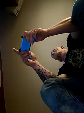 Snapshot of szaoonybyczek chatting on November 16, 2025, 6:46 pm szaoonybyczek online show from November 16, 2025, 6:46 pm