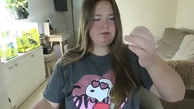 remirann  online show from November 18, 2025, 5:23 am