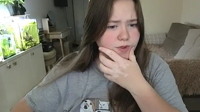 Snapshot of remirann_ chatting on December 19, 2025, 12:45 pm remirann online show from December 19, 2025, 12:45 pm