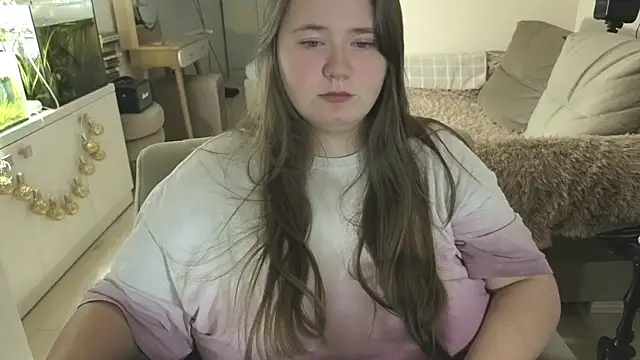 Snapshot of remirann_ chatting on January 5, 2026, 7:39 pm remirann online show from January 5, 2026, 7:39 pm