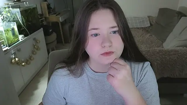 Snapshot of remirann_ chatting on March 10, 2026, 3:50 pm remirann online show from March 10, 2026, 3:50 pm