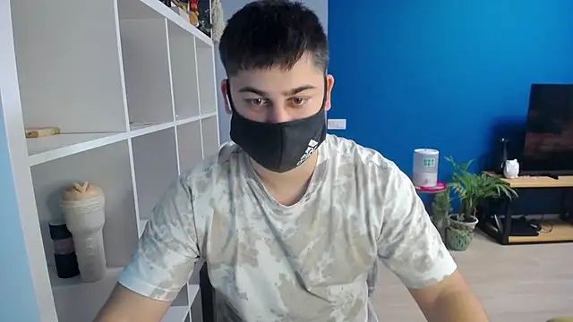 Snapshot of Tomguys chatting on February 13, 2025, 2:42 pm Tomguys online show from February 13, 2025, 2:42 pm