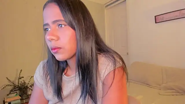 rosaaliiaa1 online show from November 6, 2025, 9:05 pm