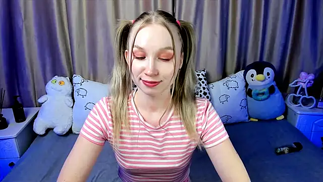 Snapshot of LilyStarlight chatting on December 9, 2024, 6:55 am LilyStarlight online show from December 9, 2024, 6:55 am