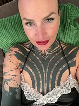 InkedBiitch online show from July 3, 2026, 5:25 am