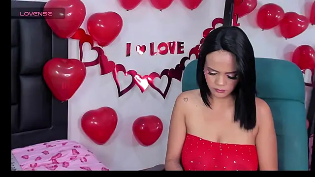 Snapshot of MaiaPetitte_ chatting on February 15, 2026, 12:18 am MaiaPetitte online show from February 15, 2026, 12:18 am