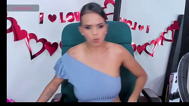 Snapshot of MaiaPetitte_ chatting on February 16, 2026, 11:56 pm MaiaPetitte online show from February 16, 2026, 11:56 pm