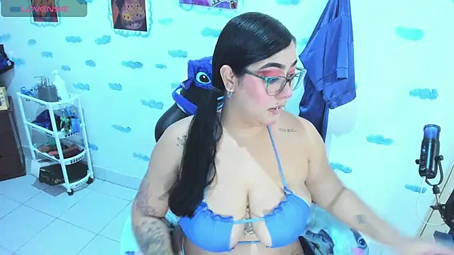 Snapshot of OnlyBluex chatting on December 19, 2025, 2:07 am OnlyBluex online show from December 19, 2025, 2:07 am