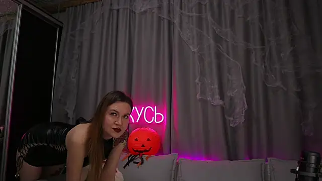  LadyMargo  online show from October 27, 2025, 11:41 pm