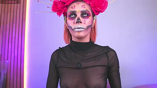 mia-reeves online show from October 31, 2025, 8:43 pm