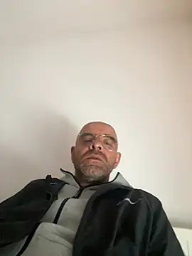 Snapshot of slim1976006 chatting on May 8, 2026, 4:01 pm slim1976006 online show from May 8, 2026, 4:01 pm