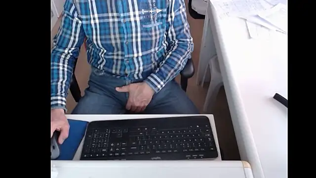 Snapshot of dutchpornking chatting on February 7, 2025, 8:11 am dutchpornking online show from February 7, 2025, 8:11 am