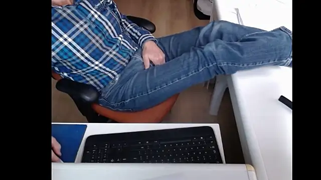 Snapshot of dutchpornking chatting on February 9, 2025, 12:52 pm dutchpornking online show from February 9, 2025, 12:52 pm