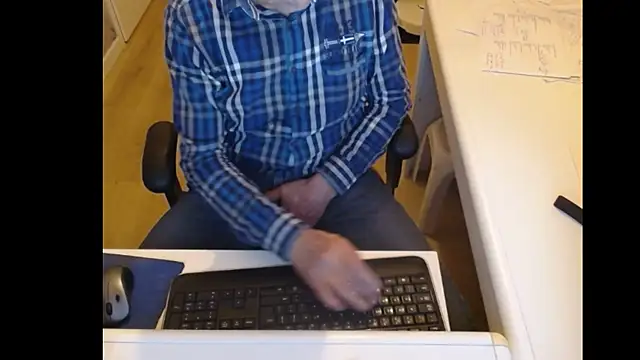 Snapshot of dutchpornking chatting on February 9, 2025, 6:58 pm dutchpornking online show from February 9, 2025, 6:58 pm