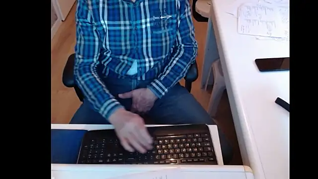 Snapshot of dutchpornking chatting on February 10, 2025, 7:58 am dutchpornking online show from February 10, 2025, 7:58 am