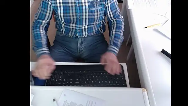 Snapshot of dutchpornking chatting on February 11, 2025, 7:54 am dutchpornking online show from February 11, 2025, 7:54 am