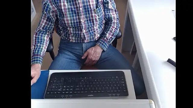 Snapshot of dutchpornking chatting on February 26, 2025, 3:19 pm dutchpornking online show from February 26, 2025, 3:19 pm