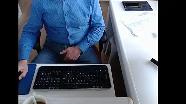 dutchpornking online show from November 2, 2025, 8:17 am