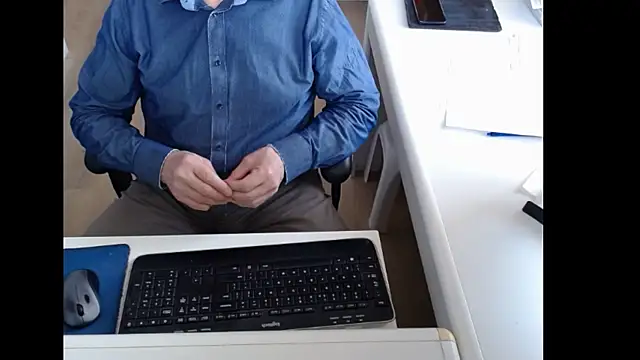 dutchpornking online show from April 26, 2026, 7:28 am