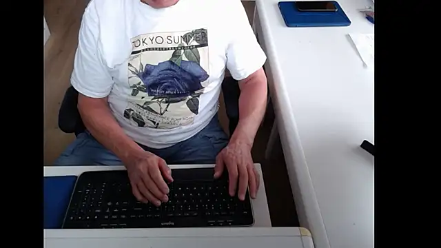 dutchpornking online show from June 12, 2026, 6:34 am