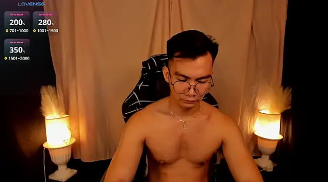 Snapshot of 000batman000 chatting on February 17, 2025, 3:36 am 000batman000 online show from February 17, 2025, 3:36 am