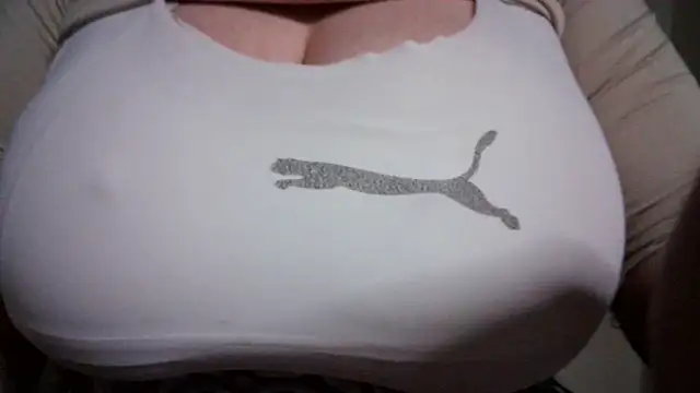 Snapshot of AnnyelinnaLove chatting on December 1, 2025, 10:37 pm AnnyelinnaLove online show from December 1, 2025, 10:37 pm