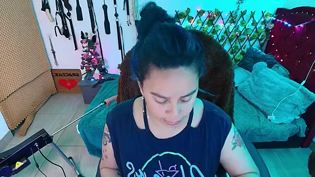 Snapshot of elektra_32 chatting on December 18, 2025, 7:09 pm elektra 32 online show from December 18, 2025, 7:09 pm