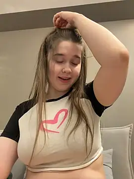 Snapshot of HornyGirlH chatting on January 6, 2026, 3:43 am HornyGirlH online show from January 6, 2026, 3:43 am