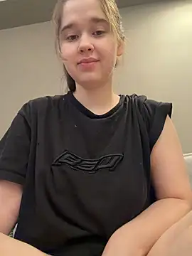 Snapshot of HornyGirlH chatting on March 14, 2026, 5:35 am HornyGirlH online show from March 14, 2026, 5:35 am