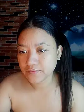 Snapshot of Urchanel chatting on April 3, 2026, 11:03 pm Urchanel online show from April 3, 2026, 11:03 pm