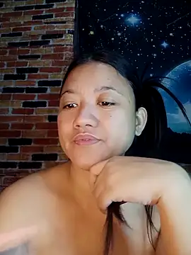 Snapshot of Urchanel chatting on April 12, 2026, 11:10 pm Urchanel online show from April 12, 2026, 11:10 pm