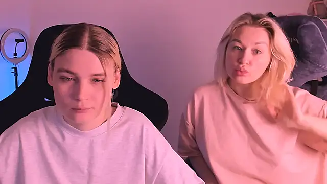 hotblonds online show from January 5, 2025, 3:34 pm